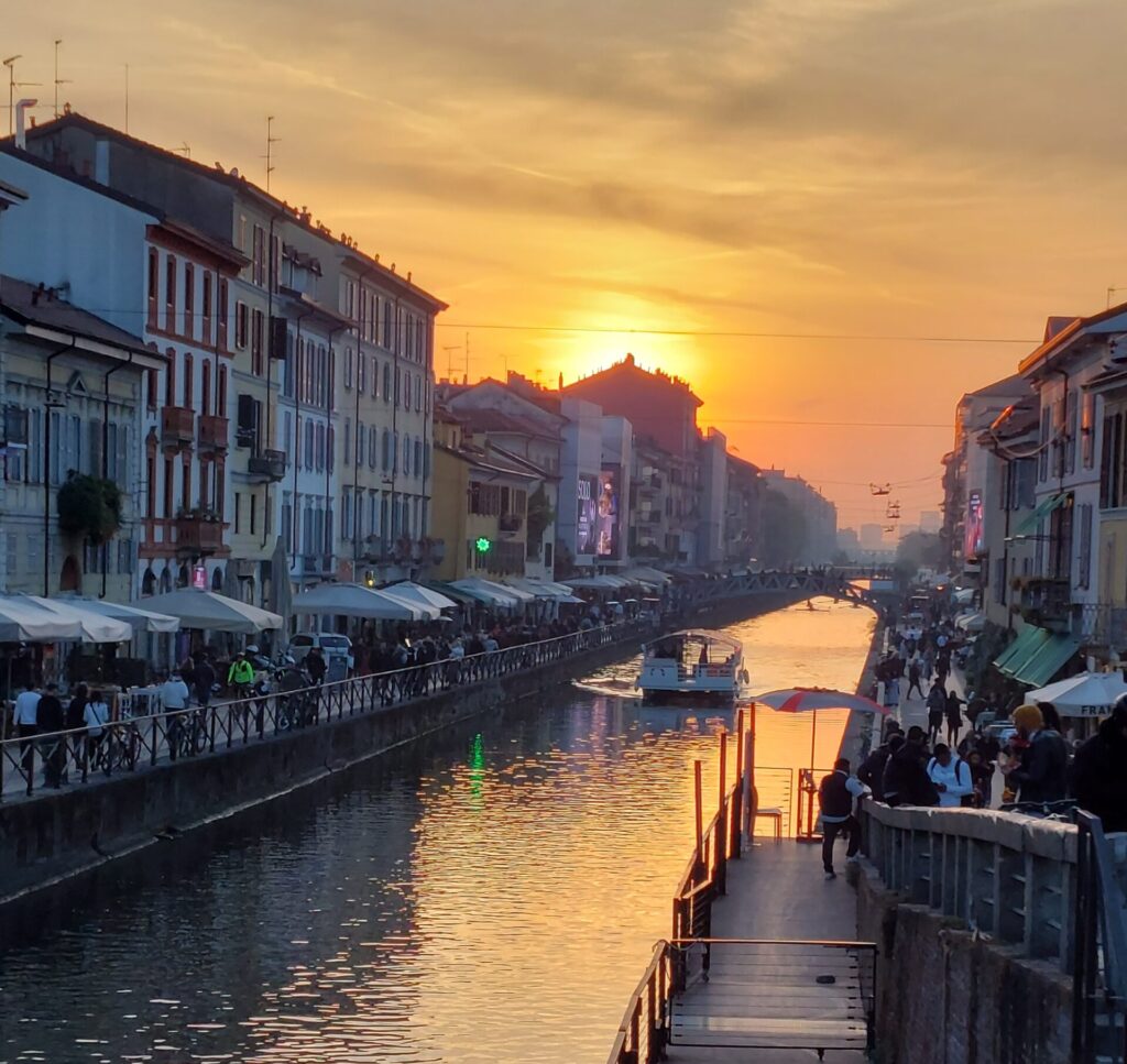 Aperitivo e crociera sul naviglio