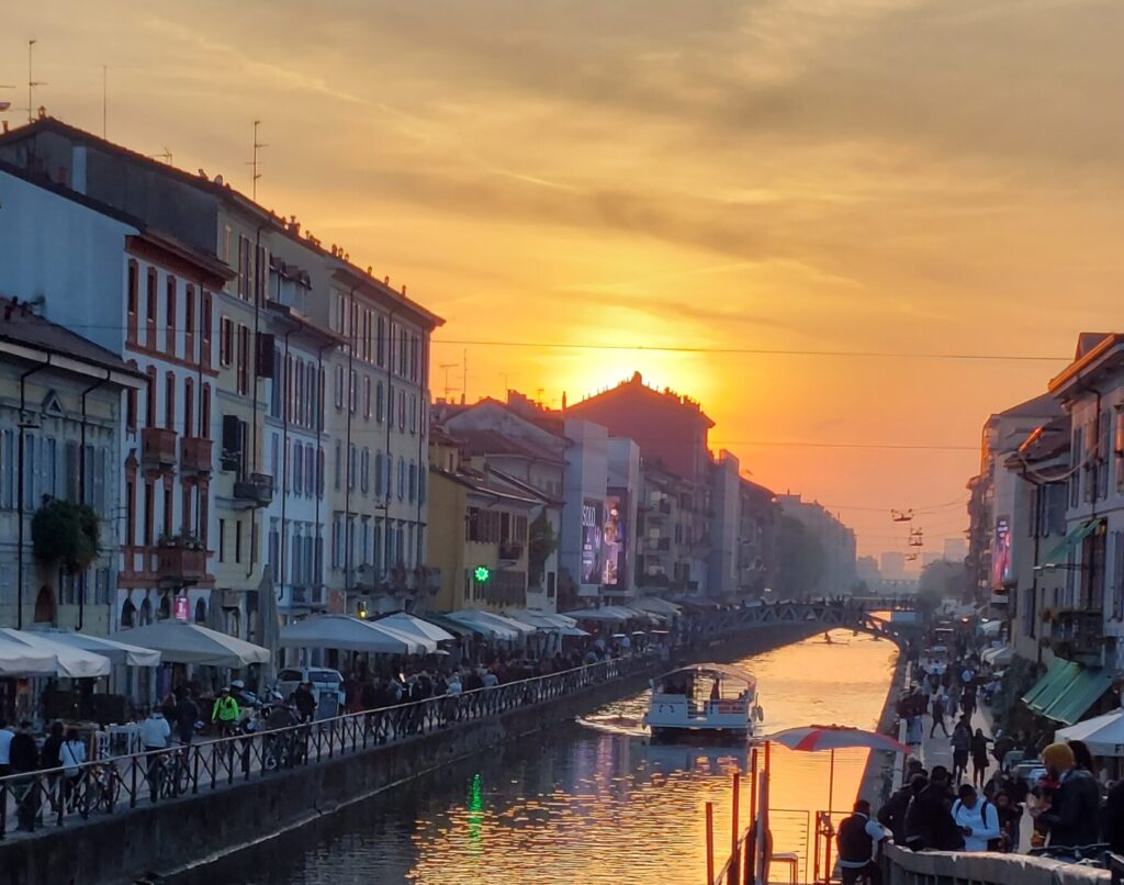 Naviglio Grande al tramonto